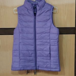 Sleeveless padded jacket